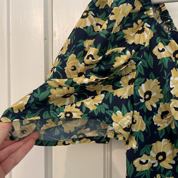 NWT Lulu’s Floral Inclusive Navy Blue Floral Print Puff Sleeve Mini Dress - Picture 7 of 12